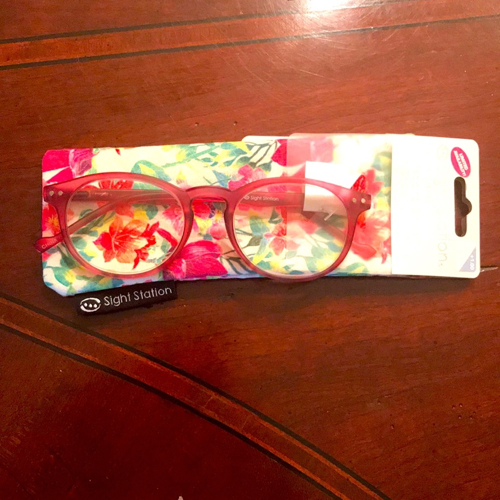 NWT Sight Station “Melissa” reading glasses w/matching case.